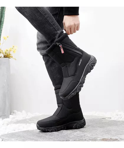 Stilvolle Herren-Schneestiefel, gefüttert & wasserdicht. Optimaler Grip für sicheren Stand bei Eis & Schnee.