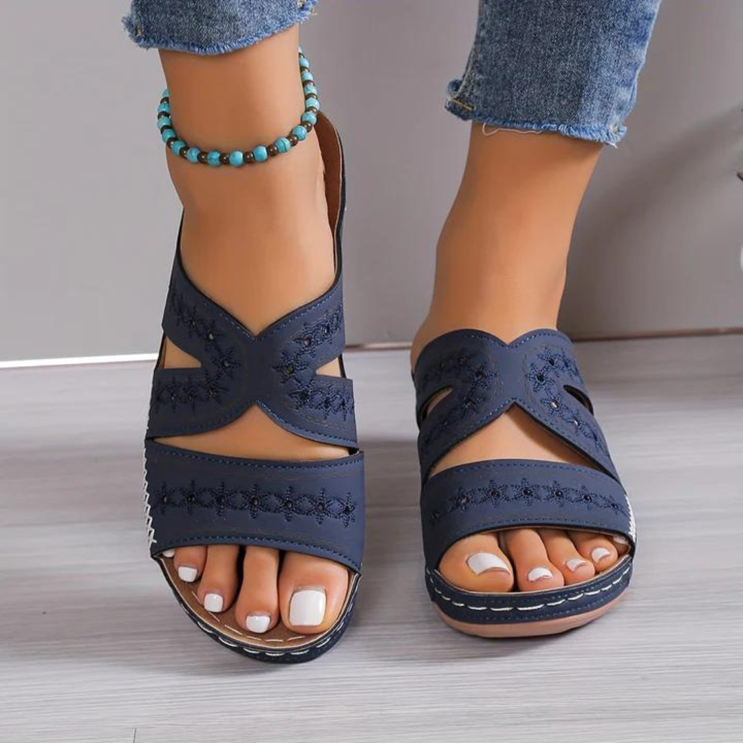 Weiße, bequeme Damen Orthopädie-Sandalen für den Sommer; Komfort und Stil im Alltag. Perfekte Sommerschuhe.