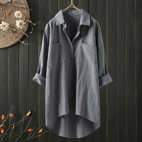 Braune, klassische Damenbluse mit langen Ärmeln. Vielseitiges Oberteil für Herbst und Winter.