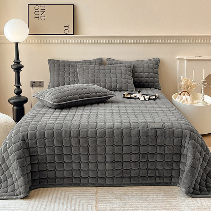 "Weiche Tagesdecke mit quadratischer Textur, moderne Decke in Blau, ideal für Wohn- oder Schlafzimmer Dekor."