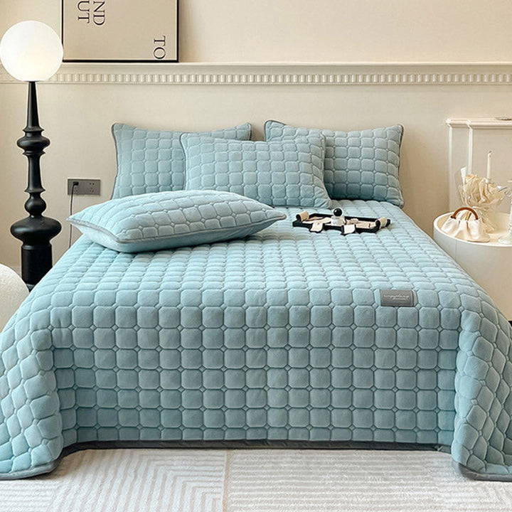 "Weiche Tagesdecke mit quadratischer Textur, moderne Decke in Blau, ideal für Wohn- oder Schlafzimmer Dekor."