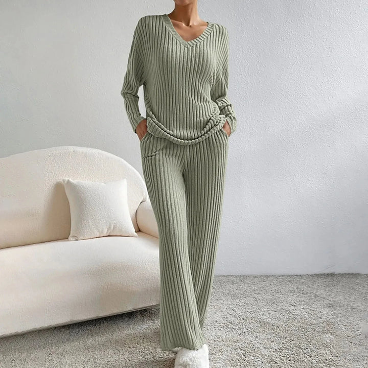 "Weiches Evangeline Lounge-Set, zweiteilig mit lockerer Passform, für Komfort und Stil zu Hause. Damen Loungewear Set."