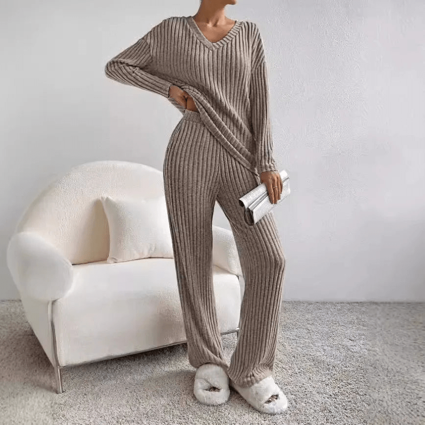 "Weiches Evangeline Lounge-Set, zweiteilig mit lockerer Passform, für Komfort und Stil zu Hause. Damen Loungewear Set."