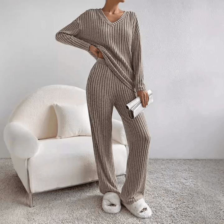 "Weiches Evangeline Lounge-Set, zweiteilig mit lockerer Passform, für Komfort und Stil zu Hause. Damen Loungewear Set."