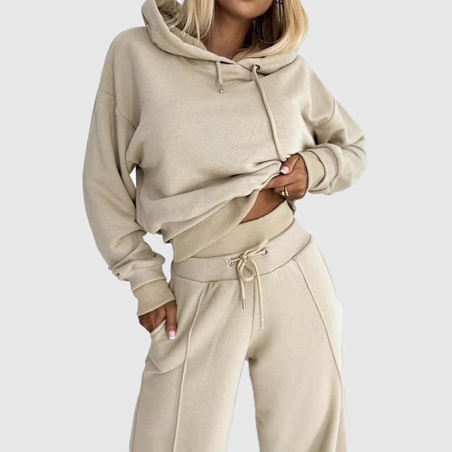 Weiches, komfortables Damen Twin Set in Beige, ideal als elegante Freizeitkleidung oder Loungewear für Damen.