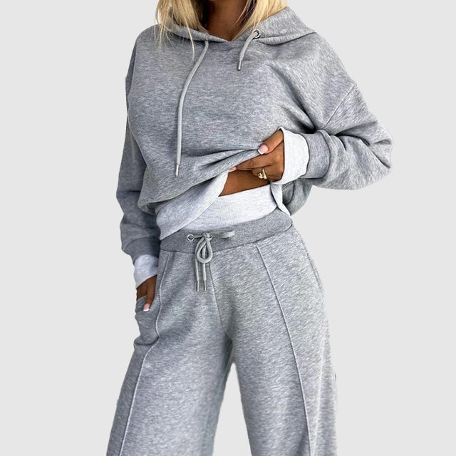 Vielseitiges Damen Twin Set in Grau, bequem und elegant, perfekt für Komfort und Stil im Alltag.