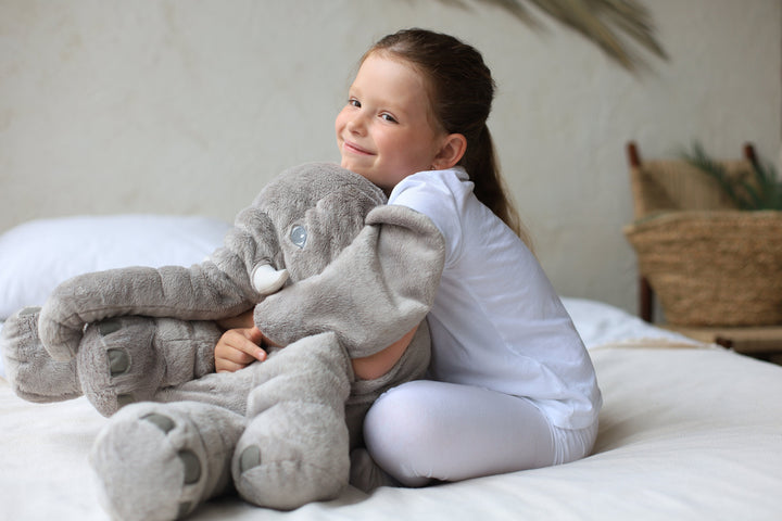 Weiches Kuschelkissen Elefant für Kinder, detailreiches Design, in Blau, Gelb, Grau, Lila, Rosa erhältlich, 40cm/60cm.