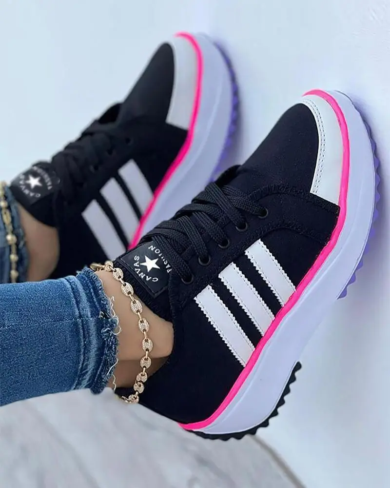 Weiße Damen Comfort Sneakers mit rutschfester Sohle und schmerzlinderndem Design, ideal für Alltag und Freizeit.