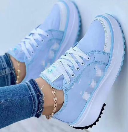 Weiße Damen Comfort Sneakers mit rutschfester Sohle und schmerzlinderndem Design, ideal für Alltag und Freizeit.