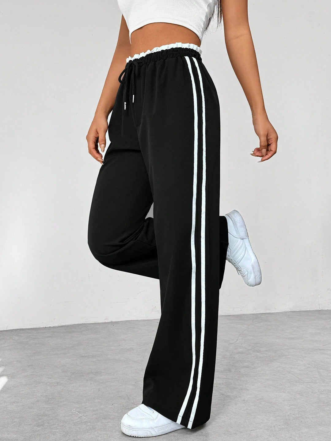 Modische Damenhose mit weitem Bein, elastischem Bund und Kordelzug für optimalen Komfort & Passform.