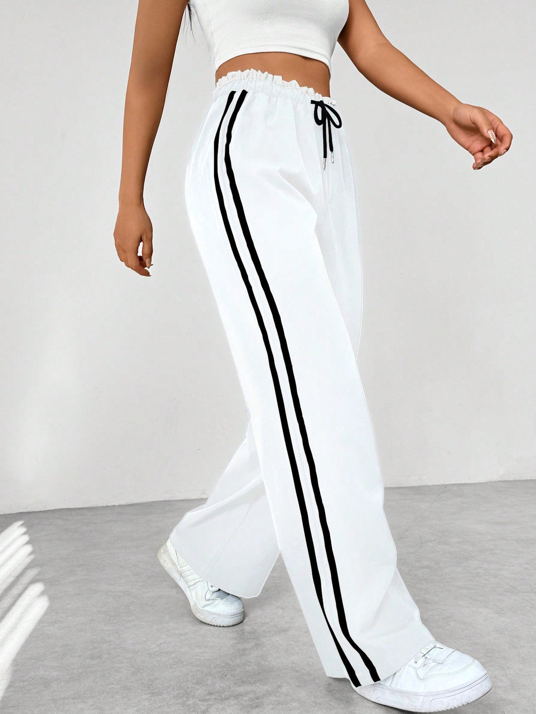 Komfortable, sportliche Freizeithose für Damen mit weitem Bein; weich und angenehm zu tragen.