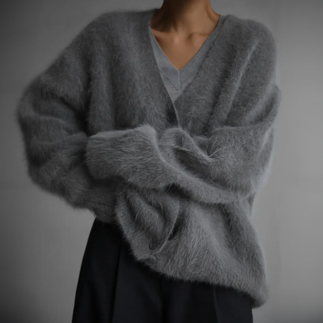 Lockere Damen Strickjacke, wendbar mit Kuhmuster, bequem & stilvoll für den Alltag im Winter.