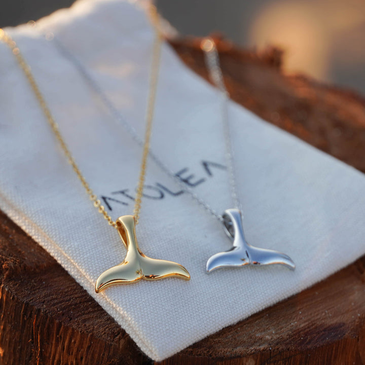 Damen Schmuck Set: Halskette mit Walflosse Anhänger in edler Geschenkverpackung