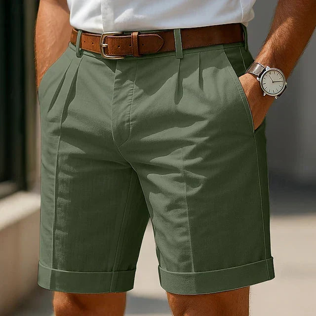 Stilvolle Herren-Faltenshorts, vielseitig kombinierbar für Alltagskleidung und elegante Sommer-Outfits.