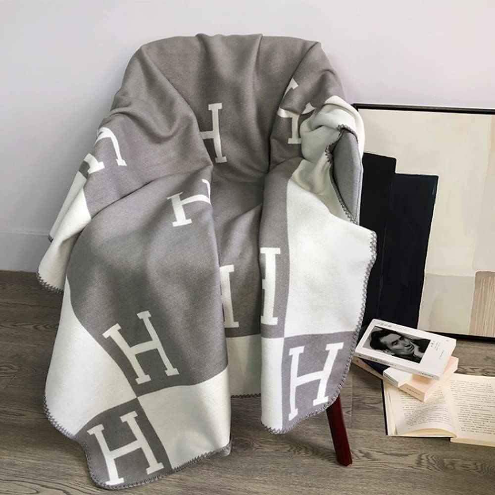 Elegante beige Wolle-Kaschmir Decke, luxuriöse Textur, warmes Design für Wohnräume, 140x170 cm, ideal für alle Jahreszeiten.