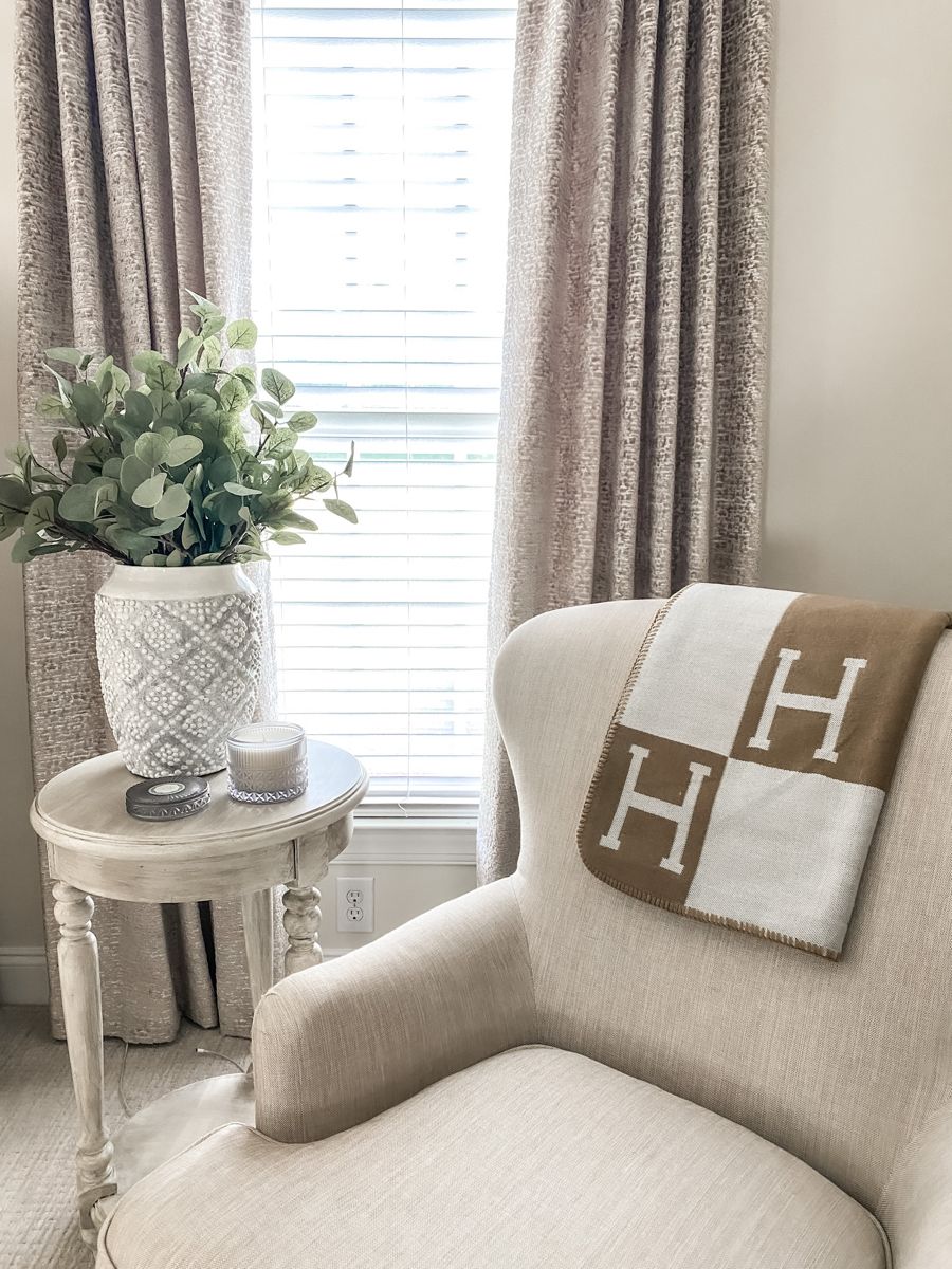 Elegante beige Wolle-Kaschmir Decke, luxuriöse Textur, warmes Design für Wohnräume, 140x170 cm, ideal für alle Jahreszeiten.