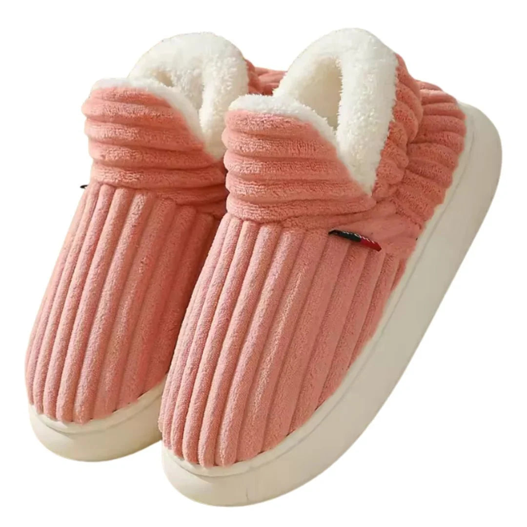Flauschige Damen Hausschuhe aus hochwertigem Plüschmaterial für ein himmlisches Gefühl.