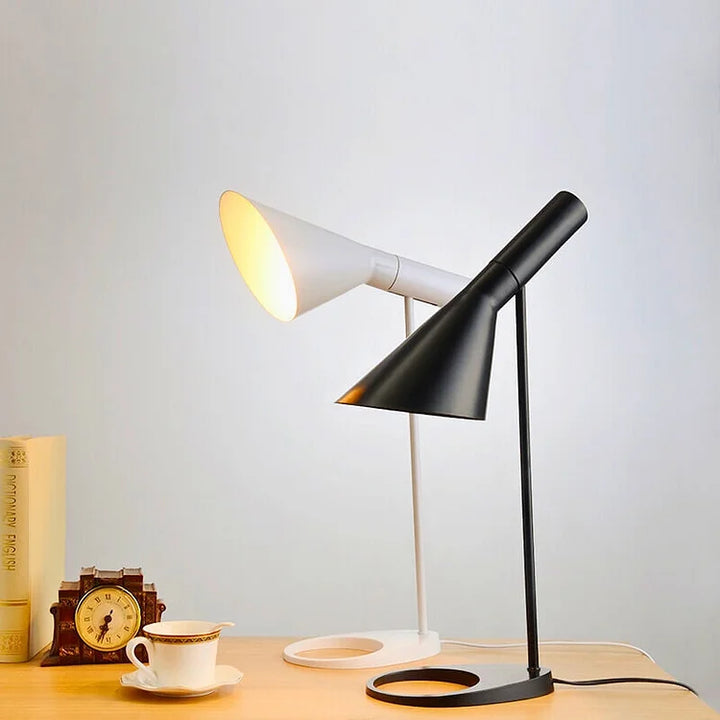 Moderne LED Tisch- und Wandleuchte Minimalistisches Design